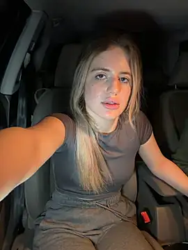 Holly-Glamour Live XXX-chat