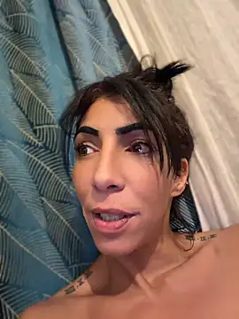 YasmiineeのライブXXXチャット