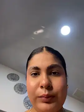 Yassy_11 Chat XXX in diretta