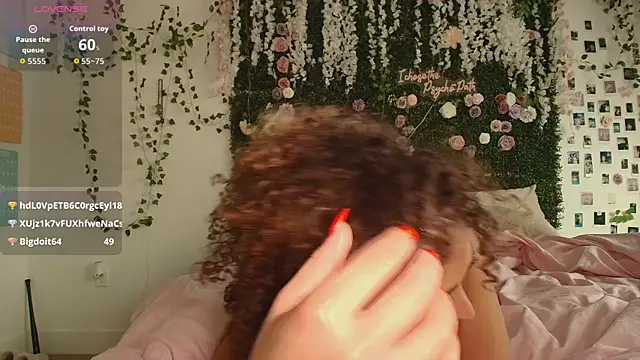 XXX chat uživo modela LyraCovee