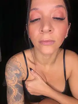 BiaDomeBiaDominatrix Adlı Modelin Canlı XXX Sohbeti