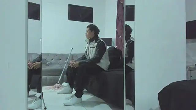 XXX chat uživo modela TonyBenedetti