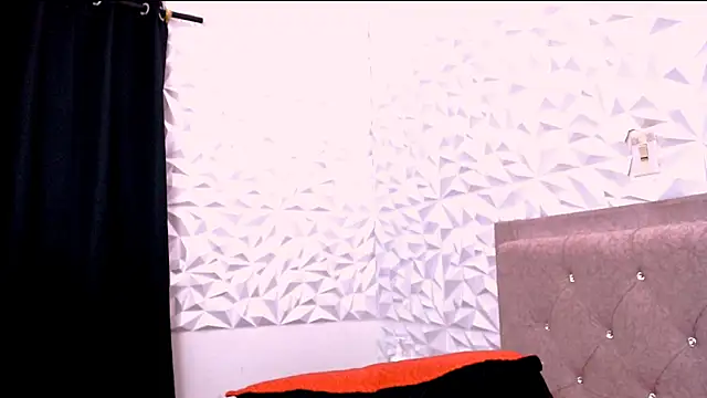 Chatroom XXX en direct de carolinelover_35