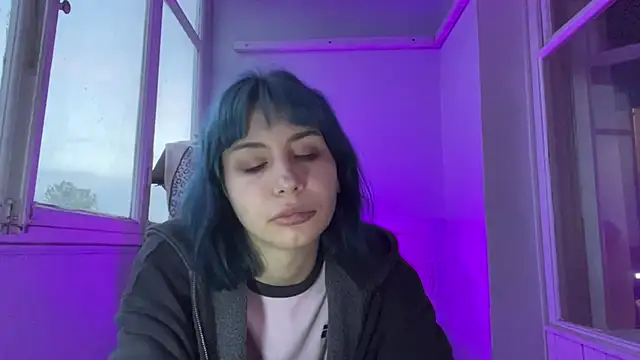 SuccubKira Adlı Modelin Canlı XXX Sohbeti