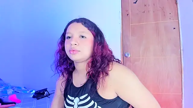Emily_Coper18 élő XXX-chatje