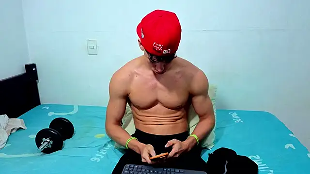 Luke_Muscle élő XXX-chatje