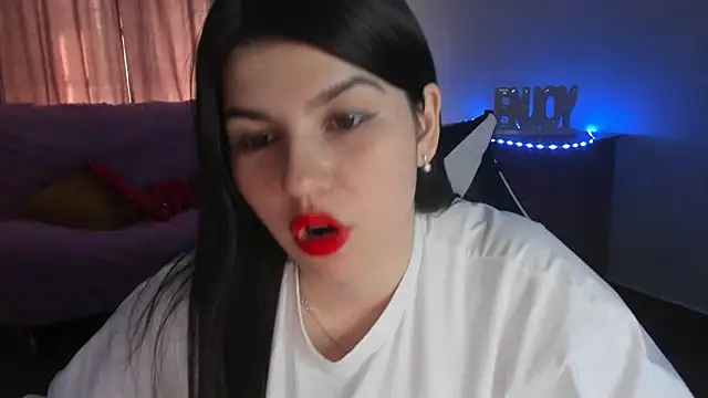 Chatroom XXX en direct de KisaModel
