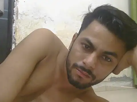 StubborndesiboyのライブXXXチャット
