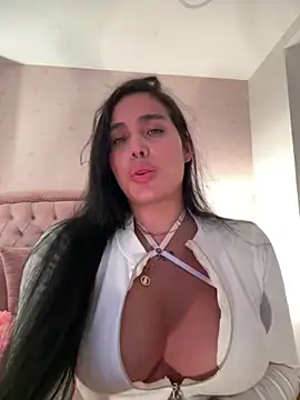 Bella__Wood Adlı Modelin Web Kamerası Şovu