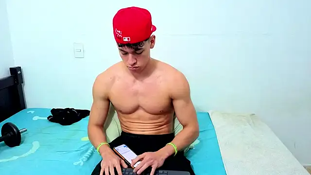 Luke_Muscle 即時 XXX 聊天