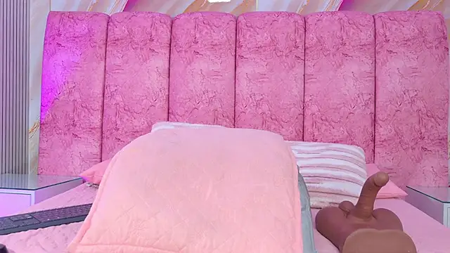 emmacurvy's Live XXX Chat