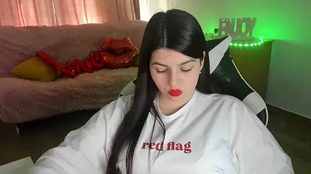 KisaModel Adlı Modelin Canlı XXX Sohbeti