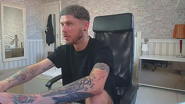 Chat XXX en directo de JonahShaw