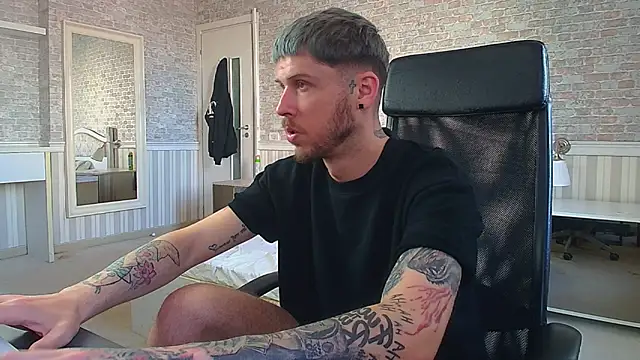 JonahShaw Adlı Modelin Canlı XXX Sohbeti