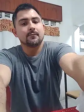 Bradd_32 Adlı Modelin Canlı XXX Sohbeti