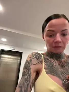 SkinnyLilly Live XXX-Chat
