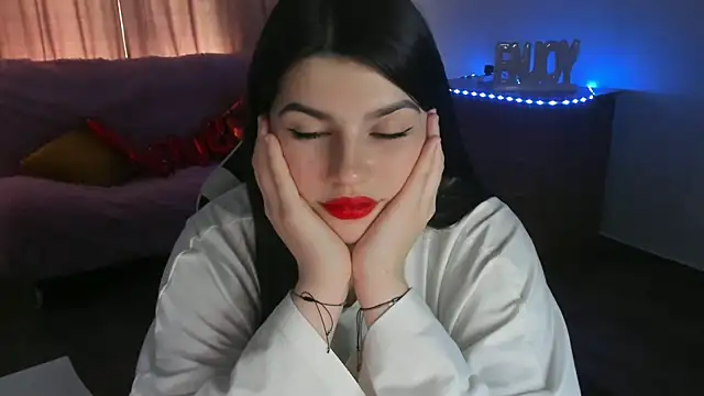 Chatroom XXX en direct de KisaModel