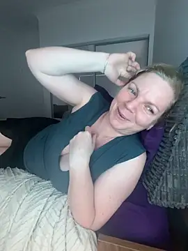 l4dyc4pricorn76 Chat XXX live