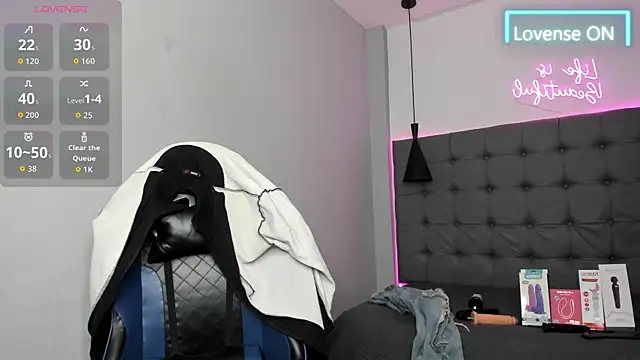 scarletcherry18 Adlı Modelin Canlı XXX Sohbeti