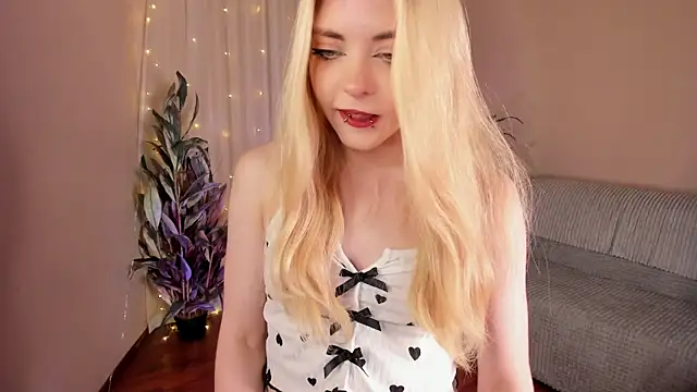 Astralil_ live XXX chat