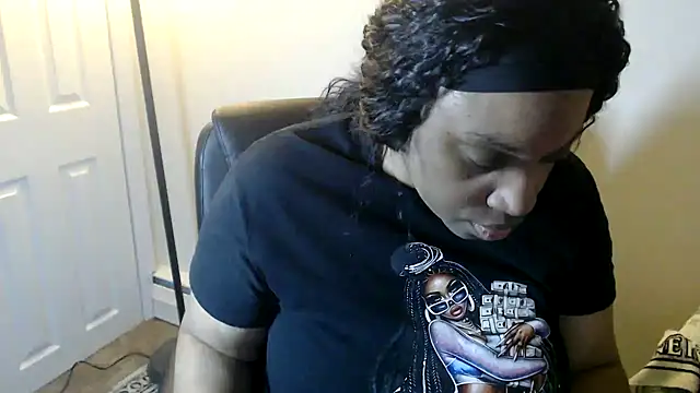 Chat +18 de Sexymona1218 ao vivo