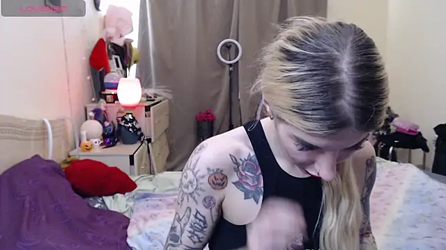 XXX chat uživo modela BLACKPeonyy