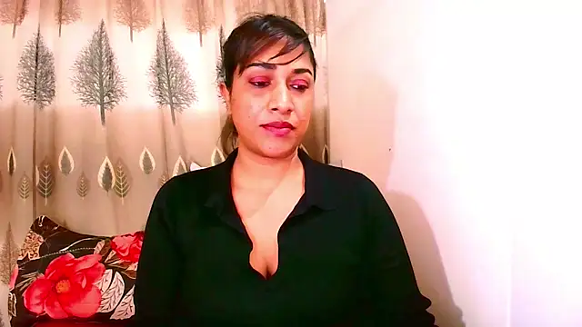 Indian_Erotic69 élő XXX-chatje
