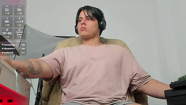 Živý XXX chat Thom_Ohtani