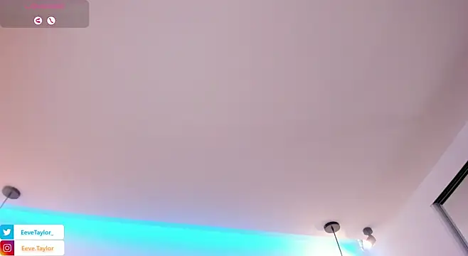 Živý XXX chat Eevee_Taylor