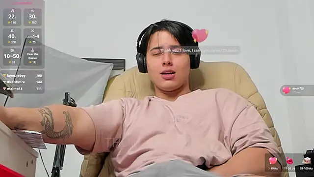 Thom_Ohtani élő XXX-chatje