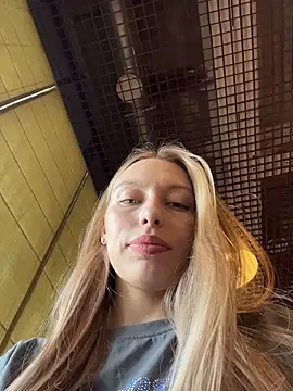 XXX chat uživo modela LeiaMood