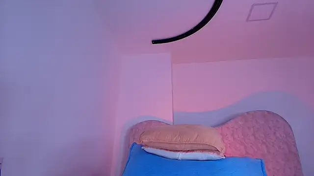 naomi_kyse's Live XXX Chat
