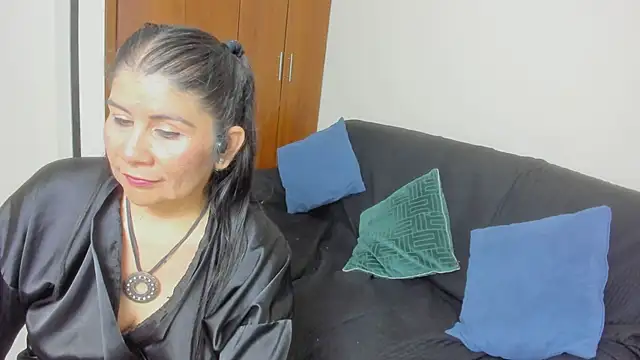 kiraGeiner's Live XXX Chat