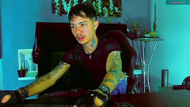 Онлайн чат XXX HannibalLester
