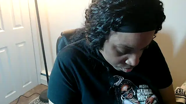 Chat +18 de Sexymona1218 ao vivo