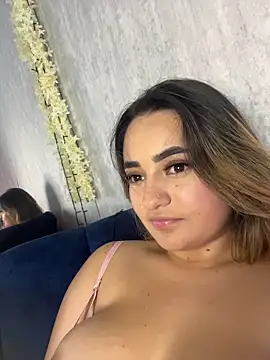 Antonella_Julieta Adlı Modelin Canlı XXX Sohbeti