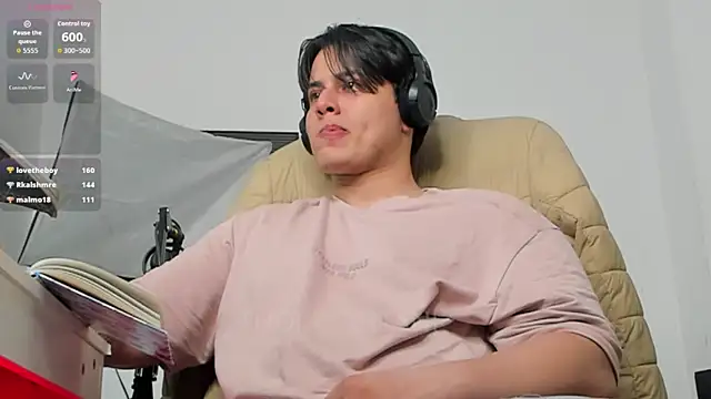 XXX chat uživo modela Thom_Ohtani