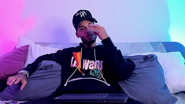 Thiagoferreti Adlı Modelin Web Kamerası Şovu