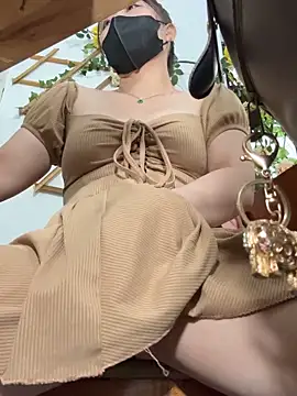 Chat +18 de Emily-Nguyen ao vivo