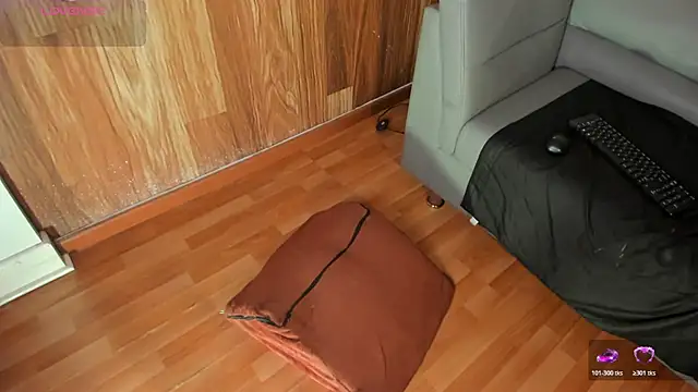 XXX chat uživo modela LucyLovelyy