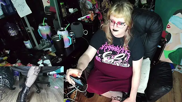Sinstresshemlock's Live XXX Chat