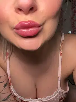 Shorty_Holly Live XXX-Chat