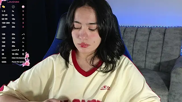 צ'אט XXX בשידור חי של ZaraDames_