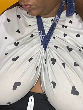 Chatroom XXX en direct de BoobsQueeen