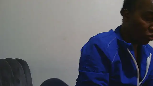 sluttylaura21 现场XXX聊天