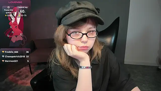 LeonaHicks live XXX chat