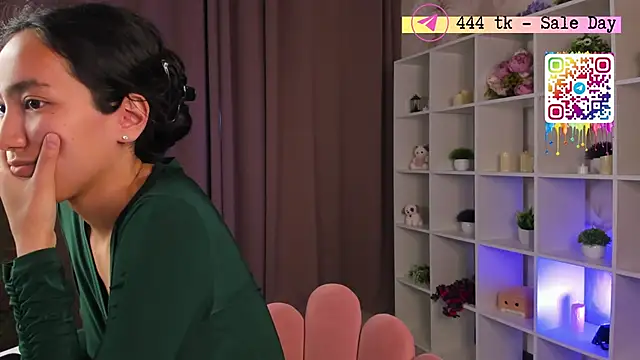 צ'אט XXX בשידור חי של FlirtyAura