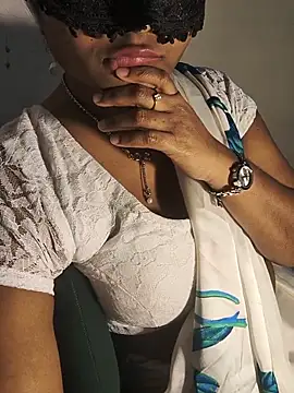 צ'אט XXX בשידור חי של DIRTYSECRET_QUEEN_07