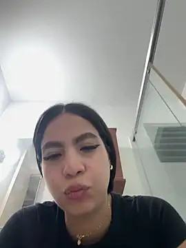 IamSteph13 Adlı Modelin Canlı XXX Sohbeti