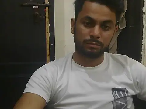 StubborndesiboyのライブXXXチャット